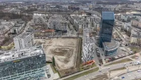 Nowe osiedla i biurowce w Krakowie. Widać postęp prac budowlanych, co może wpłynąć na ceny mieszkań Kraków.