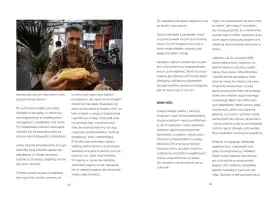 Mężczyzna trzyma w rękach bagietkę, delektując się smakiem podczas podróży po Wietnamie. Wiza do Wietnamu otwiera drzwi do kulinarnych odkryć.