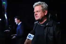 Kazik Staszewski, znany z walki z chorobą, udziela wywiadu dla TVN24.