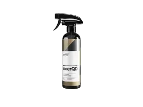 CARPRO InnerQD, en interiördetaljeringsspray med anti-statisk och antimikrobiell effekt. Perfekt för att hålla bilens interiör ren och fräsch.