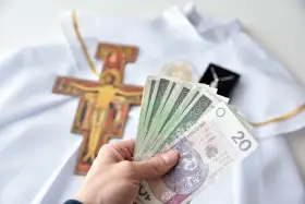 Ile dać na komunie jako gość, aby nie popełnić błędu?
