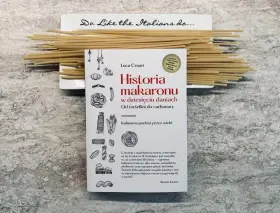 Makaron lany czy zacierki? Książka "Historia makaronu" i spaghetti na talerzu "Do Like the Italians do..." zachęcają do kulinarnej podróży.