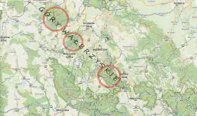 Mapa szlaków turystycznych w Górach Wałbrzyskich. Widoczne zaznaczone obszary i nazwy miejscowości.