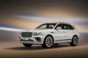 Biały Bentley Bentayga, luksusowy SUV. Sprawdź aktualną bentley bentayga cena i odkryj jego możliwości.