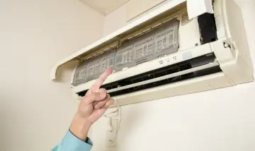 Maintenant, vous comprenez pourquoi la clim s'arrête et redémarre : les filtres encrassés bloquent le flux d'air.