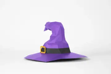 Fioletowa, geometryczna czapka czarownicy z czarną wstążką i złotą klamrą. Idealna inspiracja, jak zrobić czapkę czarownicy na Halloween.