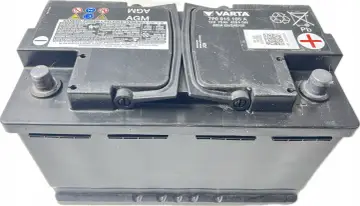 Akumulator Varta AGM 75Ah 800A, idealny do Audi A4 B6 2.0 benzyna. Posiada oznaczenia bezpieczeństwa i jest gotowy do montażu.