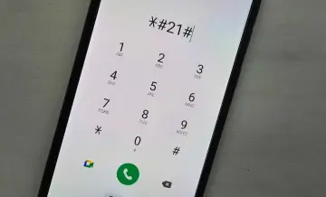 Wpisz kod *#21# na klawiaturze telefonu, aby sprawdzić, czy telefon jest na podsłuchu.