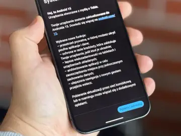 Telefon wyświetla informacje o aktualizacji do **Android 15**, w tym nowe funkcje prywatności i bezpieczeństwa.