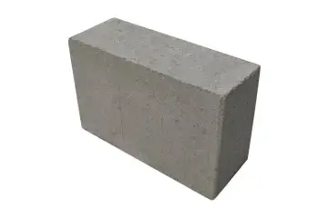 Szary bloczek betonowy, idealny do budowy. Zastanawiasz się, ile kosztuje bloczek betonowy? Ten solidny materiał budowlany jest w zasięgu ręki.