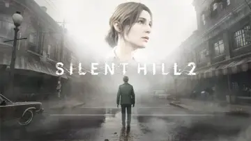 Mroczna ulica w **Silent Hill 2**. Mężczyzna w zielonej kurtce stoi na środku drogi, a nad nim unosi się twarz kobiety.