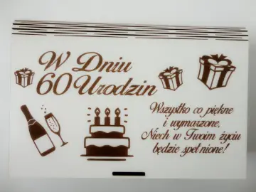 Grafika z napisem "W Dniu 60 Urodzin", tortem, butelką szampana i prezentami.