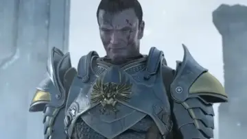 Zbroja rycerza z gry Bioware, z bliznami na twarzy, w zimowej scenerii.