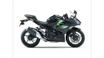 Czarny Kawasaki Ninja 400 z zielonymi akcentami. Poznaj jego dane techniczne i poczuj moc!