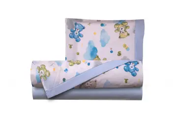 Lenzuolo lettino con simpatici orsetti e nuvole. Le misure sono perfette per un lettino da bambino.