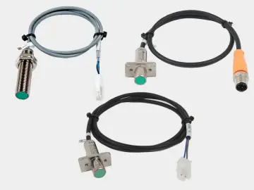 Tres sensores de proximidad con cables y conectores, parte de un esquema detector de presencia.