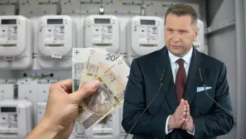 Mężczyzna w garniturze i pieniądze w ręce na tle liczników energii elektrycznej. Czy to zapowiedź podwyżek ets?
