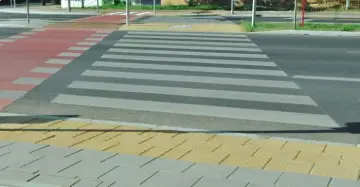 Pasy ostrzegawcze dla niewidomych: Jak poprawić bezpieczeństwo w przestrzeni publicznej