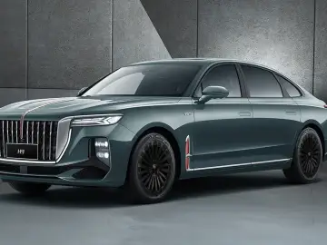Elegancki, ciemnozielony Hongqi H9 z chromowanymi detalami i czarnymi felgami. Sprawdź, jaka jest hongqi h9 cena.