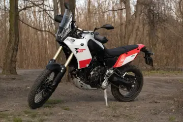 Yamaha Ténéré 700, gotowy na przygodę. Jego waga pozwala na łatwe manewrowanie w terenie.