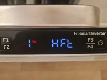 Panel zmywarki Beko: przyciski F1, F2, F3, F4, symbol "1s" i napis "HFE".