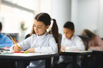 Egzamin ósmoklasisty angielski: Ile trwa? Opanuj 110 minut!