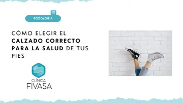 Cómo elegir el mejor calzado para trabajar en hospital. Dos pies con zapatillas, uno negro y otro blanco, contra una pared de ladrillos.