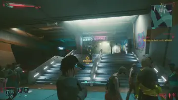 Ulica w stylu cyberpunk, neonowe światła, ludzie idą schodami. Cel: pal! Udaj się do strzelnicy Wilsona.