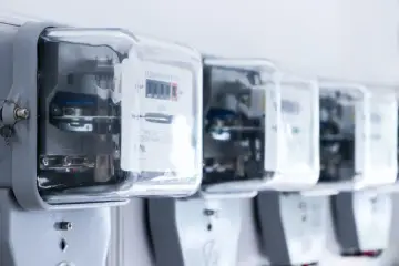 Ile kosztuje prąd na działce rekreacyjnej? Sprawdź wysokie wydatki!