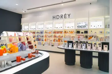 W sklepie z kosmetykami, gdzie króluje marka Hdrey, znajdziesz szeroki wybór produktów do pielęgnacji i makijażu.