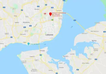 Mapa pokazuje lotniska w Portugalii, w tym międzynarodowy port lotniczy w Lizbonie.