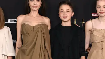 Angelina Jolie z dziećmi na premierze.