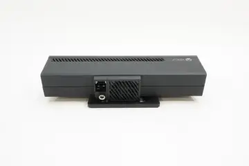 Czarny sensor Kinect dla Xbox Series X, z logo Xbox.