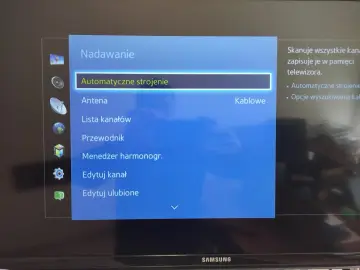 Menu telewizora z opcją "Automatyczne strojenie". Pomaga to, gdy telewizor gubi kanały telewizji naziemnej.
