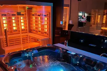 Relaks w saunie i jacuzzi – idealne białystok atrakcje dla par. Czas na wspólny odpoczynek w luksusowym SPA.