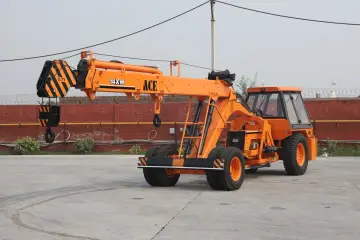 Pomarańczowy dźwig ACE 14XW, znany jako HDS, gotowy do pracy.