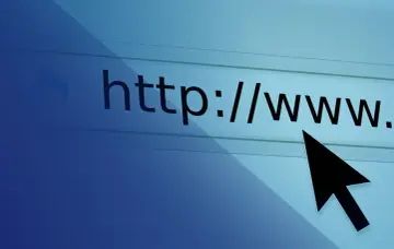 Cursor sobre barra de direcciones web, listo para analizar enlaces.