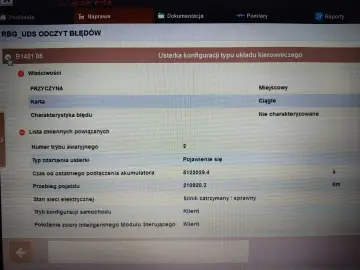 Błąd DTC B1401 w Renault: Usterka konfiguracji układu kierowniczego. Przyczyna: karta, ciągłe występowanie.