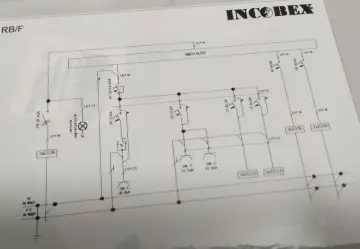 Schemat układ sieci TT z wyłącznikami, bezpiecznikami i lampką sygnalizacyjną.