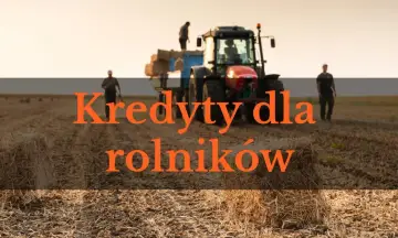 Rolnicy zbierają plony przy pomocy traktora. Dostępne są kredyty dla rolników, które pomogą w rozwoju gospodarstwa.