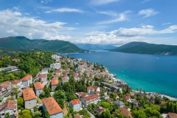 Gdzie nocleg w drodze do Czarnogóry? Tanie i wygodne opcje na trasie