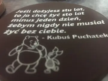 Cytaty z Kubusia Puchatka: "Jeśli dożyjesz stu lat, to ja chcę żyć sto lat minus jeden dzień, żebym nigdy nie musiał żyć bez ciebie.