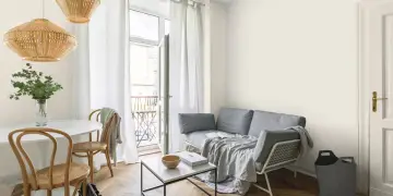 Jasny, **perłowy dolomit jaki to kolor**? To subtelny odcień bieli z delikatnym, kremowym poblaskiem, idealny do stworzenia przytulnej atmosfery w salonie.