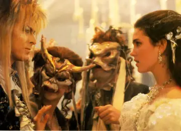 Labirynt obsada: Jareth w towarzystwie fantastycznych stworzeń, rozmawia z Sarą.