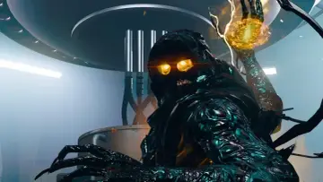 Criatura oscura con ojos brillantes, garras afiladas y energía en su mano, lista para la acción en Black Ops 6.