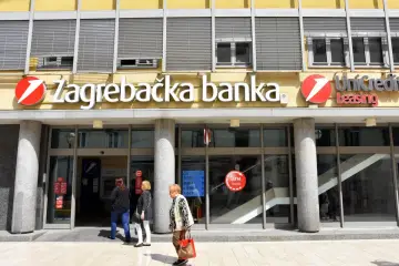 Chorwacja euro: wejście do banku Zagrebačka banka, gdzie można wymienić walutę.