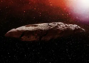 Oumuamua, pierwszy międzygwiezdny obiekt, przemierza kosmos. Jego niezwykły kształt i trajektoria fascynują naukowców.