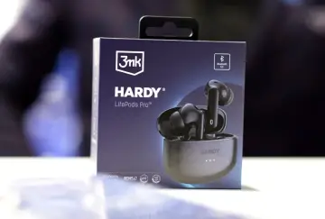 Opakowanie słuchawek **tws** Hardy LifePods Pro z czarnymi słuchawkami i etui.