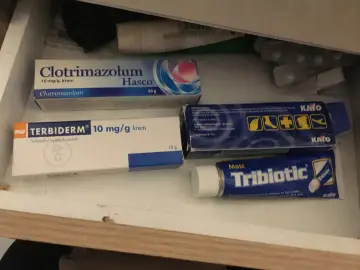 Maść Tribiotic, Terbiderm i Clotrimazolum Hasco - leki bez recepty na infekcje skórne.