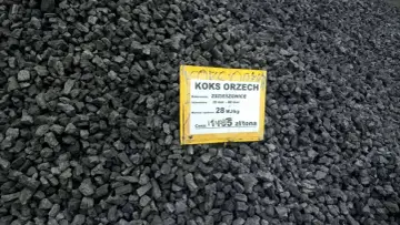 Koks orzech z Zdzieszowic, frakcja 20-40 mm, wartość opałowa 28 MJ/kg. Cena węgla koksowego to 1145 zł/tona.